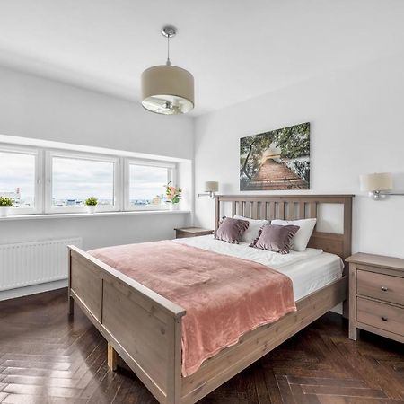 23Rd Floor 3Br Apt With Views Of Varsavia Esterno foto