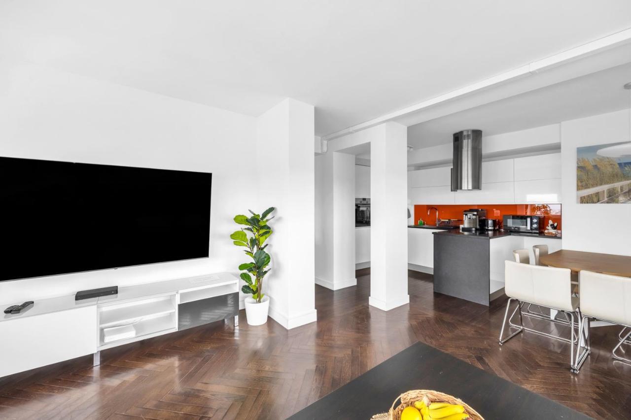 23Rd Floor 3Br Apt With Views Of Varsavia Esterno foto