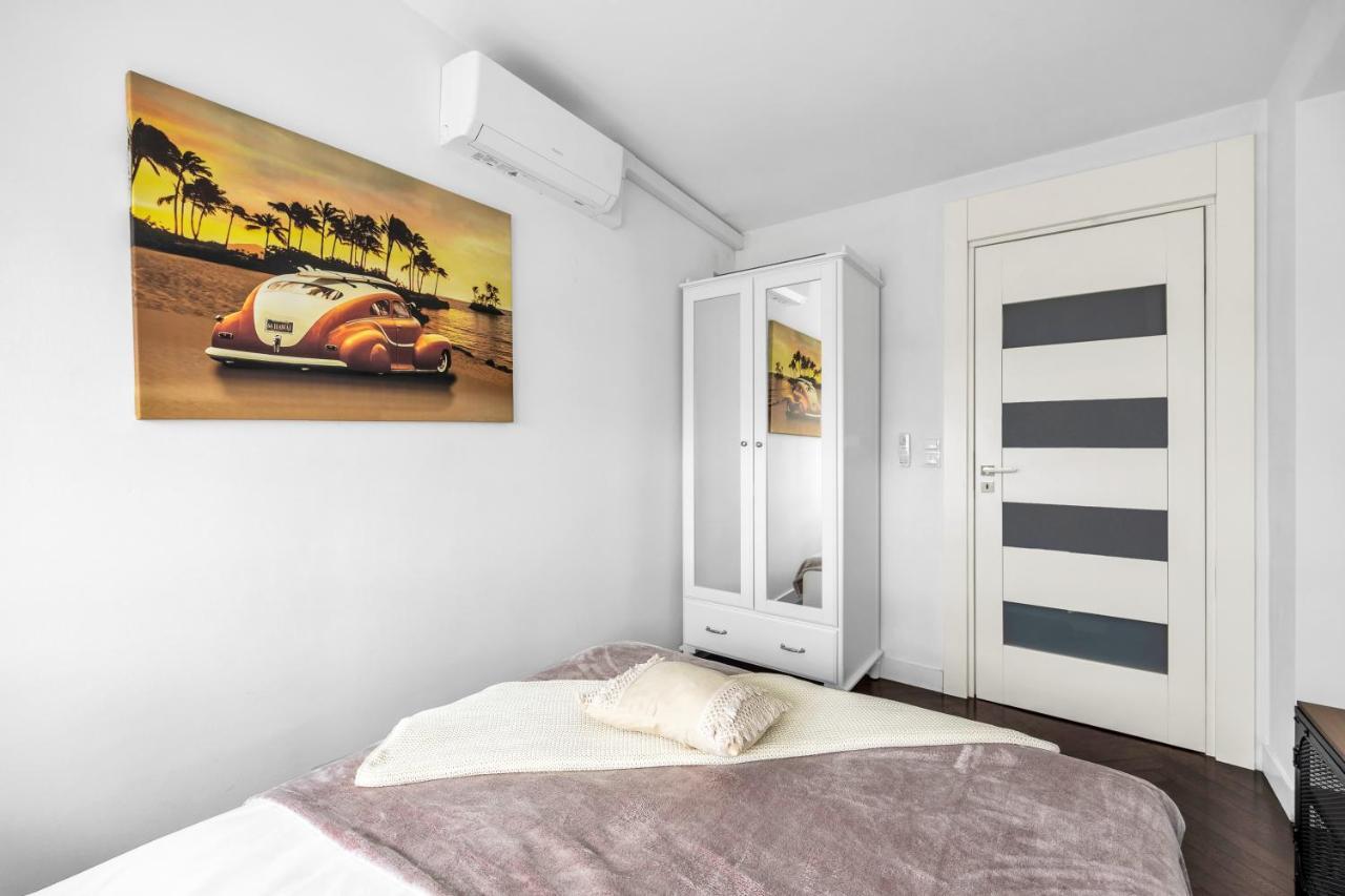 23Rd Floor 3Br Apt With Views Of Varsavia Esterno foto