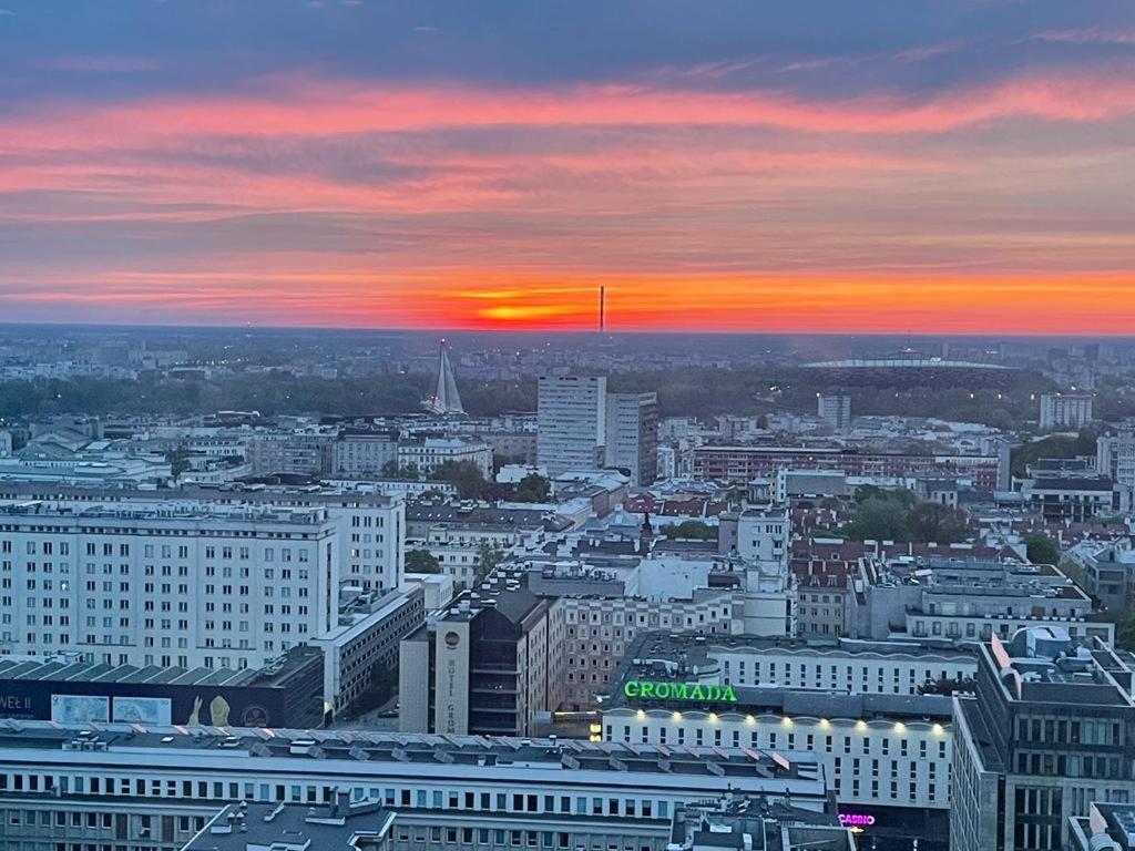 23Rd Floor 3Br Apt With Views Of Varsavia Esterno foto